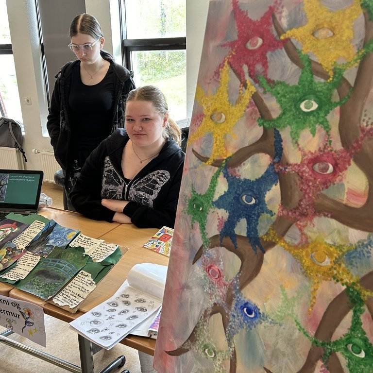 Sonja stúderaði nokkra listamenn og málaði málverk.