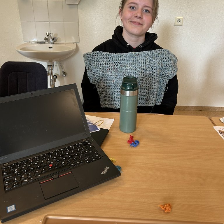 Harpa Sif heklaði peysu.