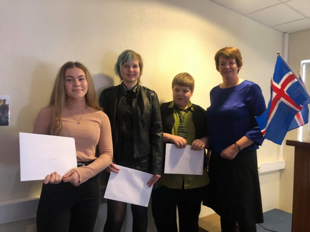 Vinningshafar í samkeppni um einkennismerki Fellaskóla