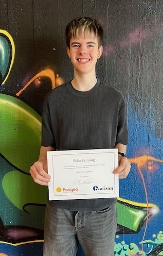 Egill Freyr í hópi 98 nemenda.