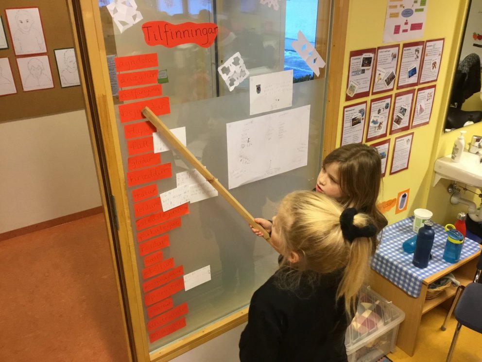 Flökkusaga: Draumar og þrár, Norðurlandamál, loftslagsbreytingar, vinir, fordómar og flóttamenn