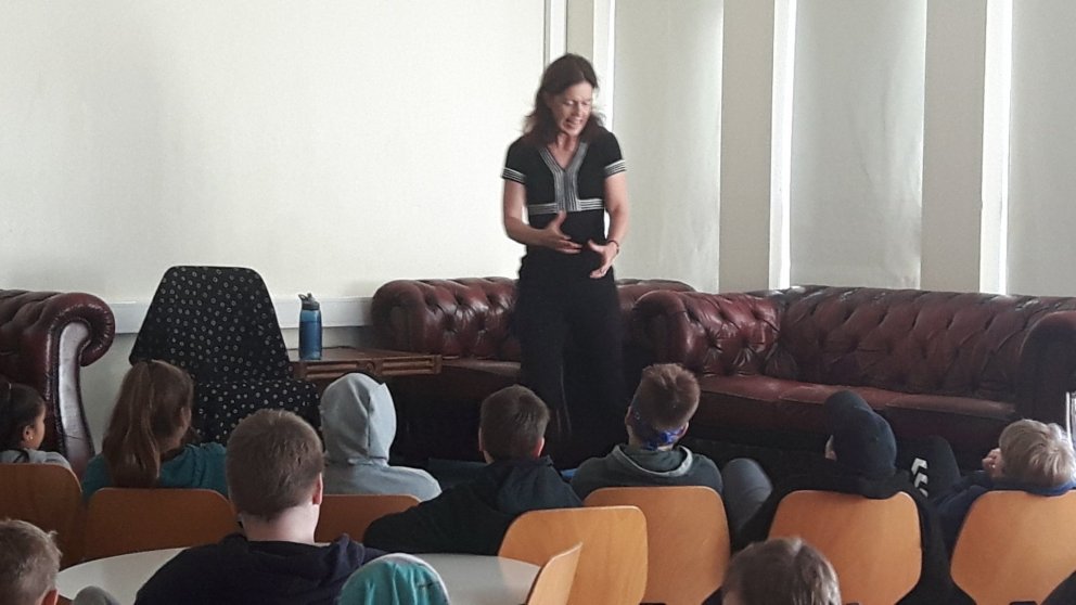 Breskur sagnaþulur í heimsókn