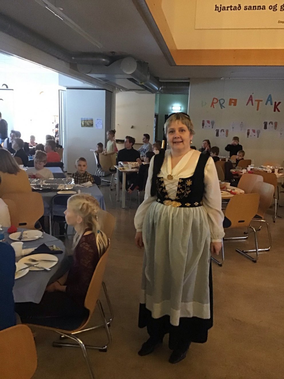 Halla á þjóðlegum nótum